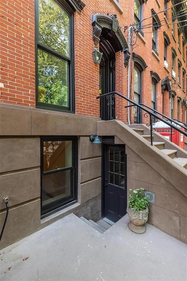 Building Photo - 633 Jersey Ave