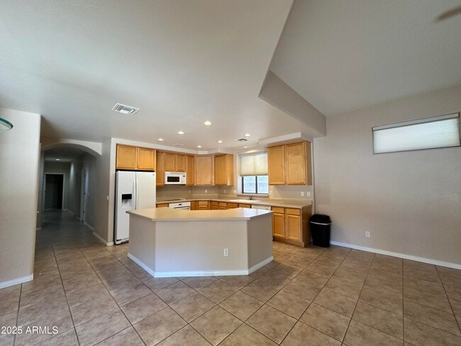 Building Photo - 2627 E Acoma Dr