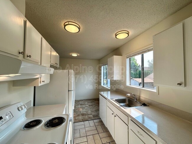 Building Photo - 6041 SW Valley Ave