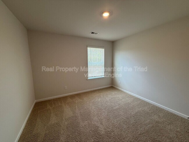 Building Photo - 1112 Broholmer Ln