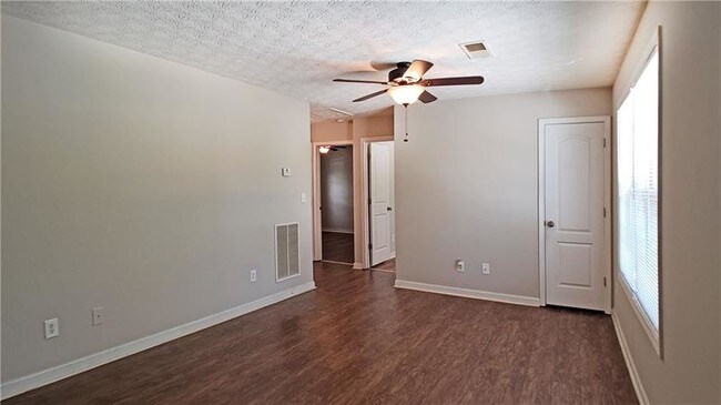 Building Photo - 2885 Center St