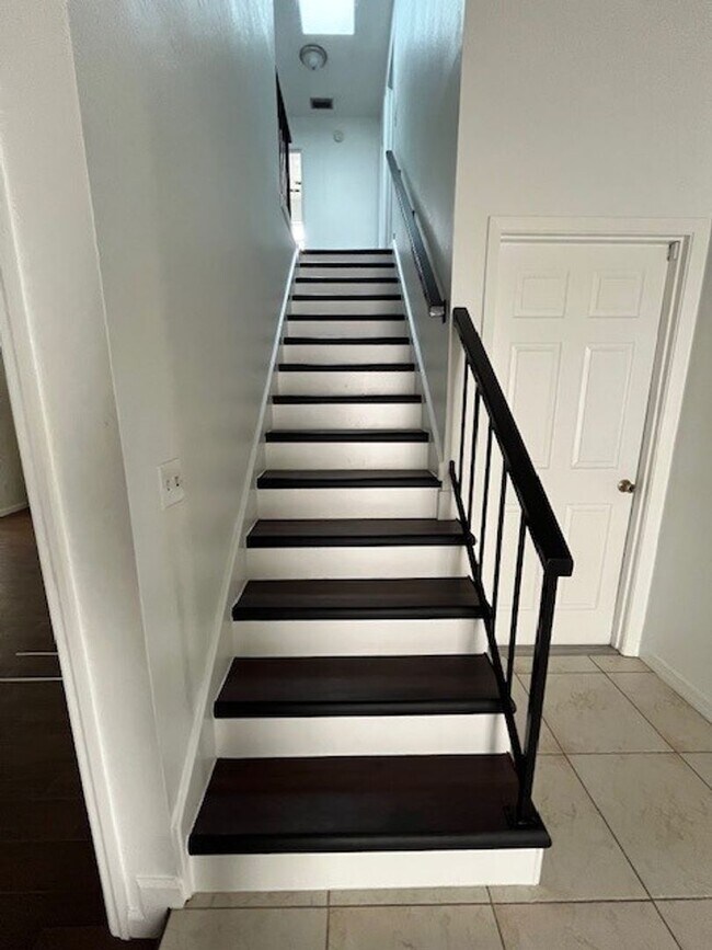 Building Photo - ***4 Bed 3.5 Bath in Tuscawilla!***