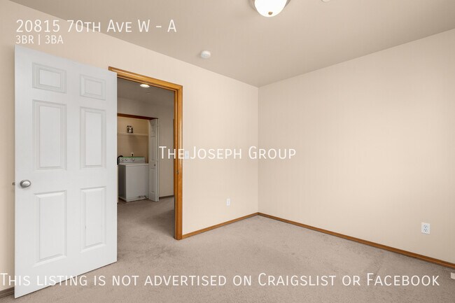 Building Photo - Sun-filled 3 bed/2.5 bath in Lynnwood!