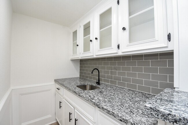 Building Photo - 15814 Winding Moss Dr