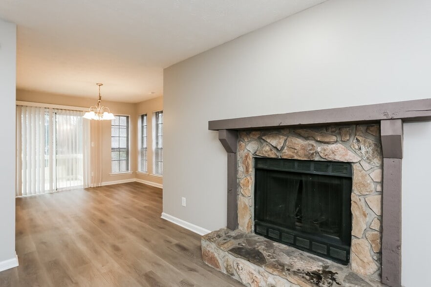 Building Photo - 4723 Old Highgate Entry