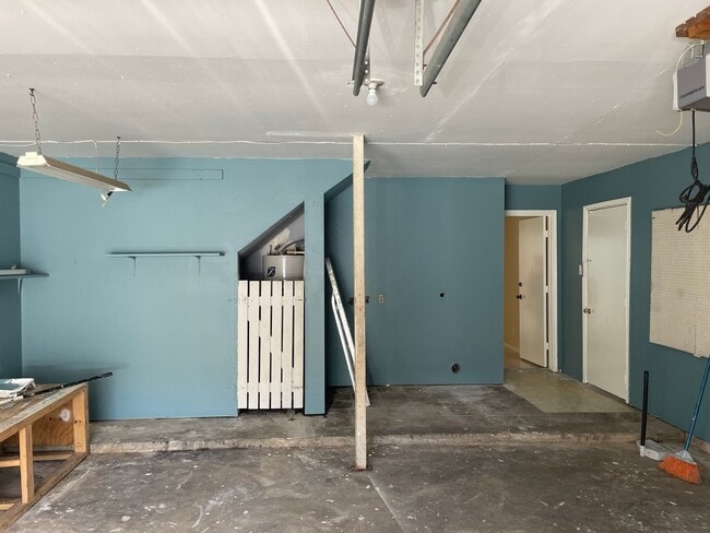 Building Photo - 12510 Manor Ct