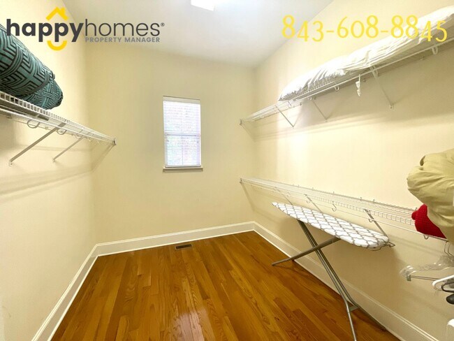 Building Photo - Gorgeous home in an ideal location on Daniel Island
