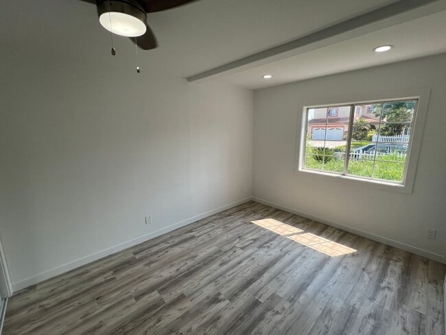 Building Photo - Completely Remodeled 2 Bed 1 Bath Charming...
