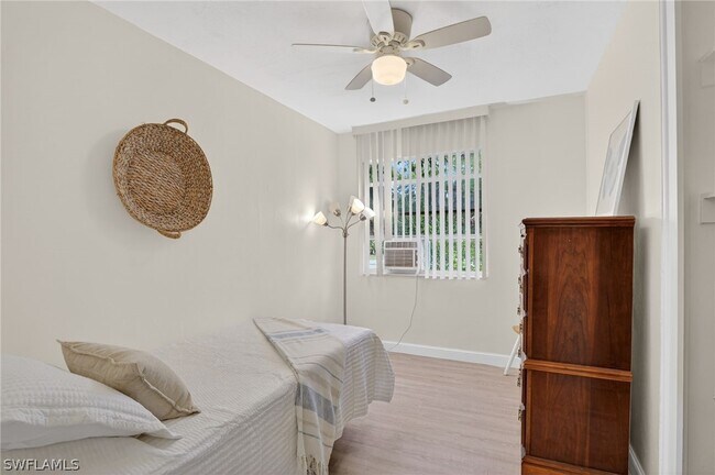 Building Photo - 1189 6th Ln N