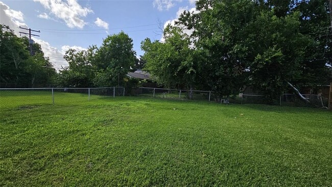 Building Photo - 4303 Howcher St