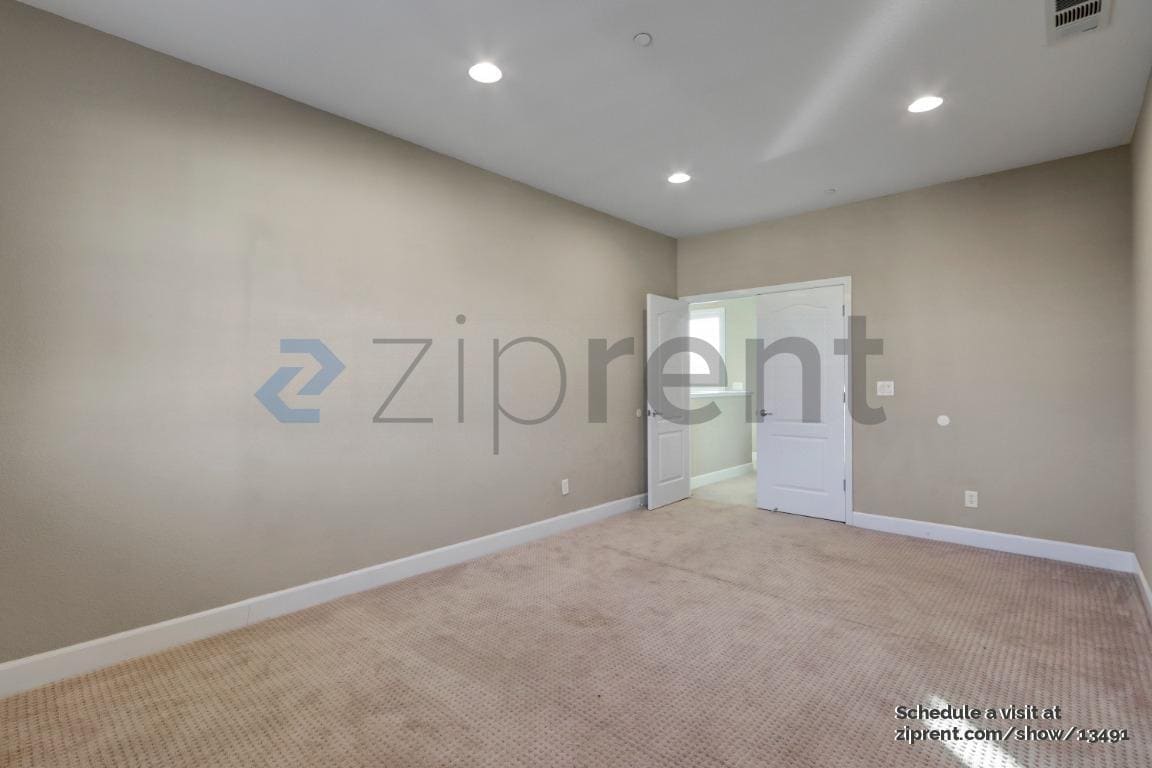 Building Photo - 308 Cantada Ct