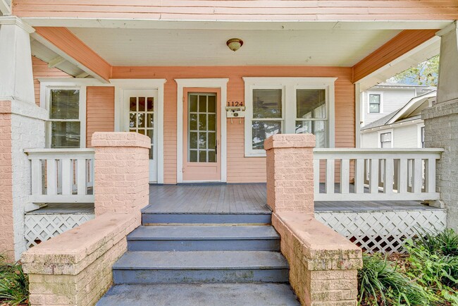 Building Photo - Charming 3-Bedroom Cottage in The Heights