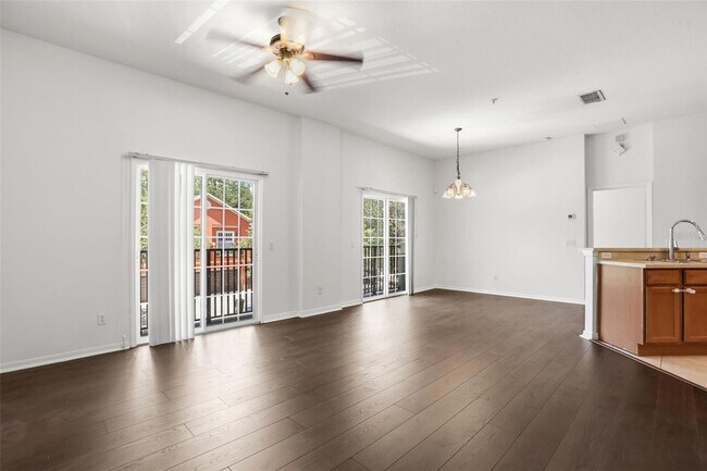 Building Photo - 3310 Pine Oak Trail
