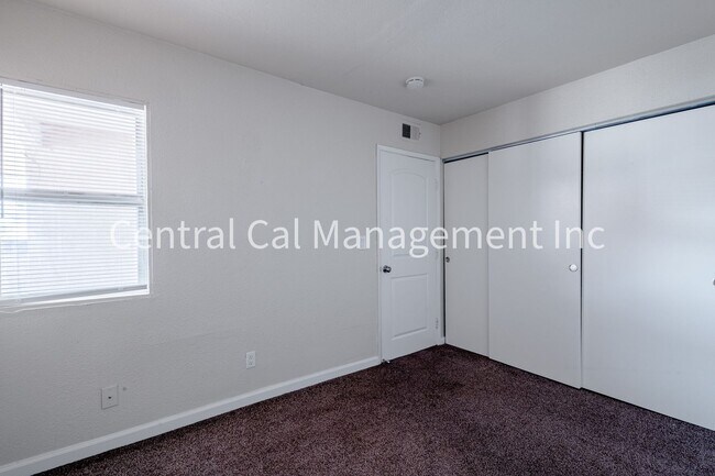 Building Photo - 813 Karma Ct