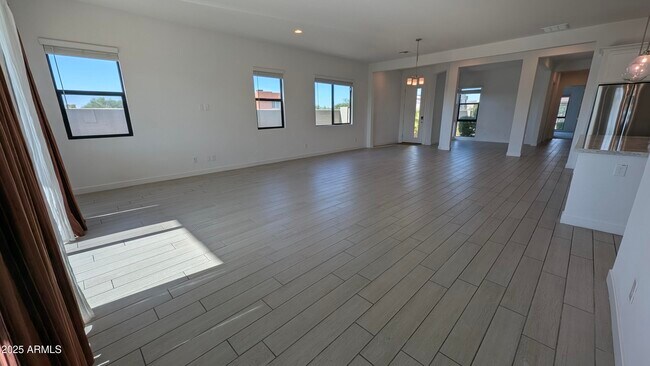 Building Photo - 9414 S 7th Pl