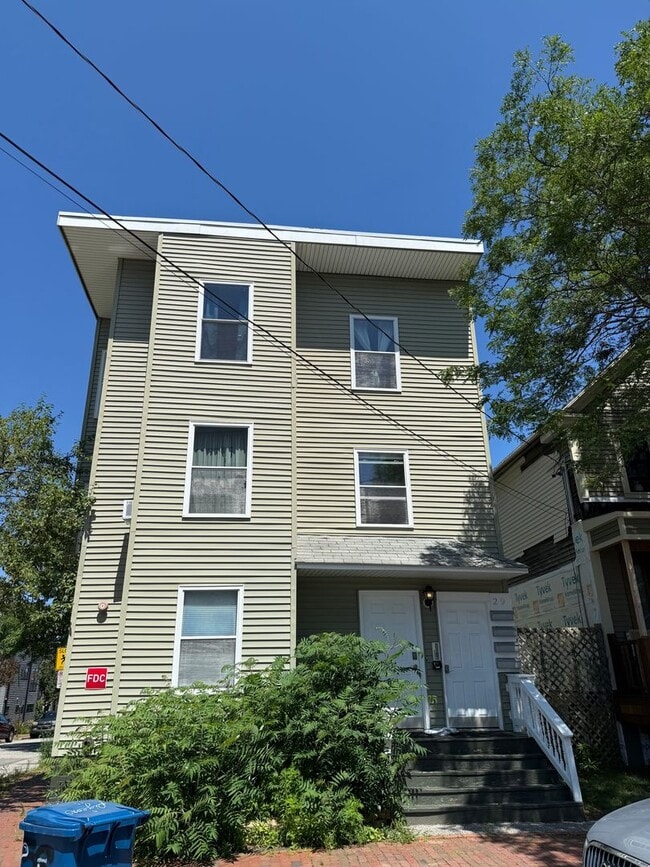 Building Photo - 29 Merrill St