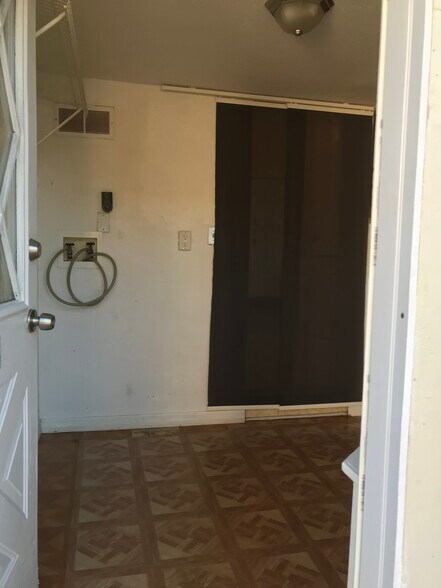 Building Photo - 994 Druid Rd E