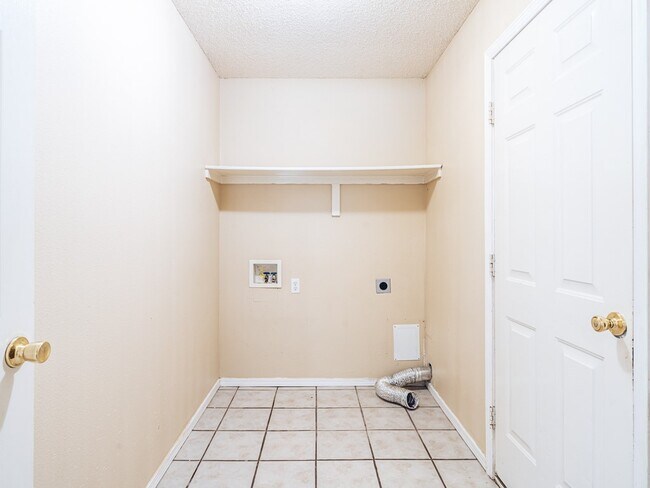 Building Photo - 306 Parkcrest Dr