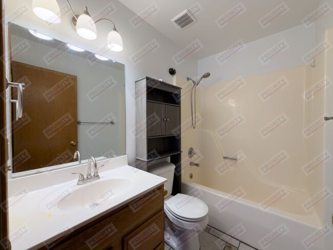 Building Photo - Single Family Home with 4 Bedrooms