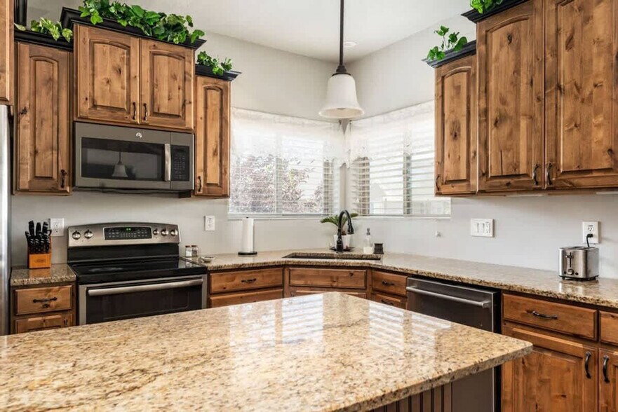 Building Photo - 358 S Wrangler Ct