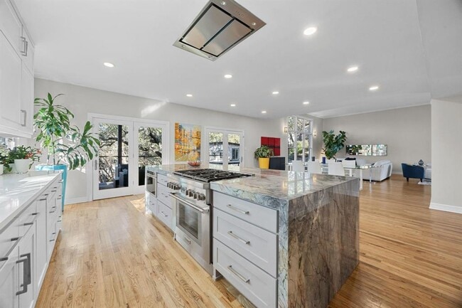 Building Photo - 5600 Blueridge Ct