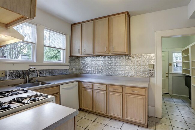 Building Photo - 418 Branard St
