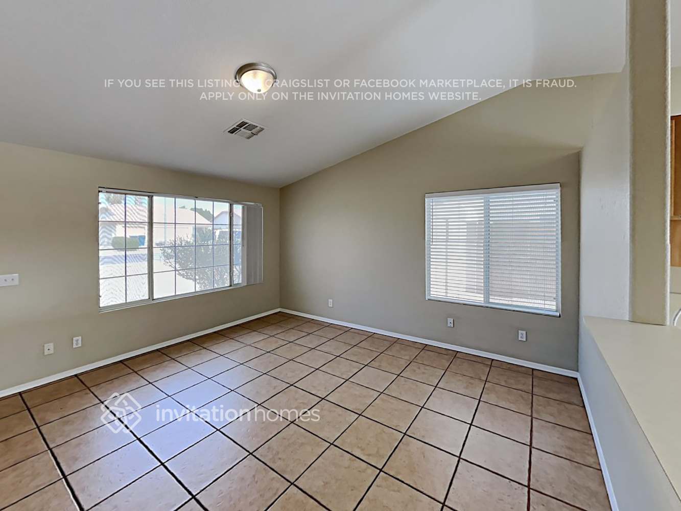 Building Photo - 965 W 15th Ave