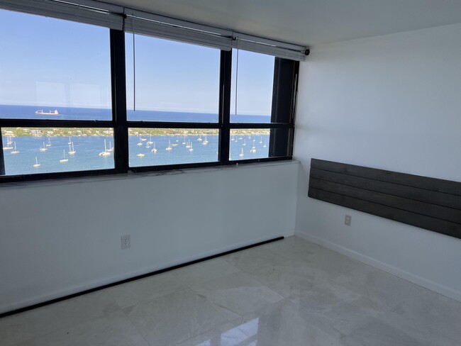 Building Photo - 5600 N Flagler Dr