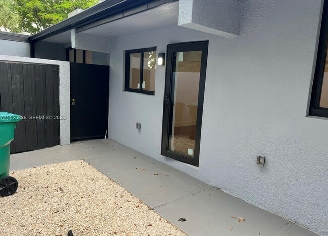 Building Photo - 16349 Ravenwood Pl