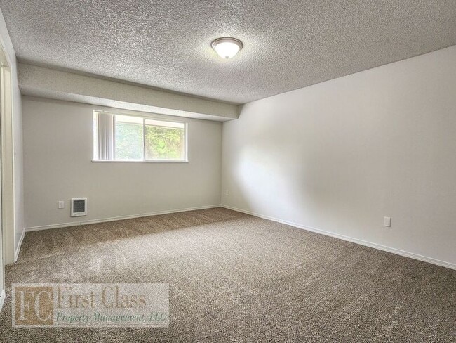 Building Photo - 1372 NE 186th Ave