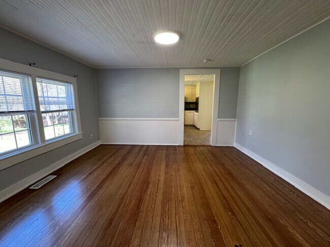 Building Photo - Farmhouse on 5 acres in Northern Greenville County with room for 2 horses and small farm animals!