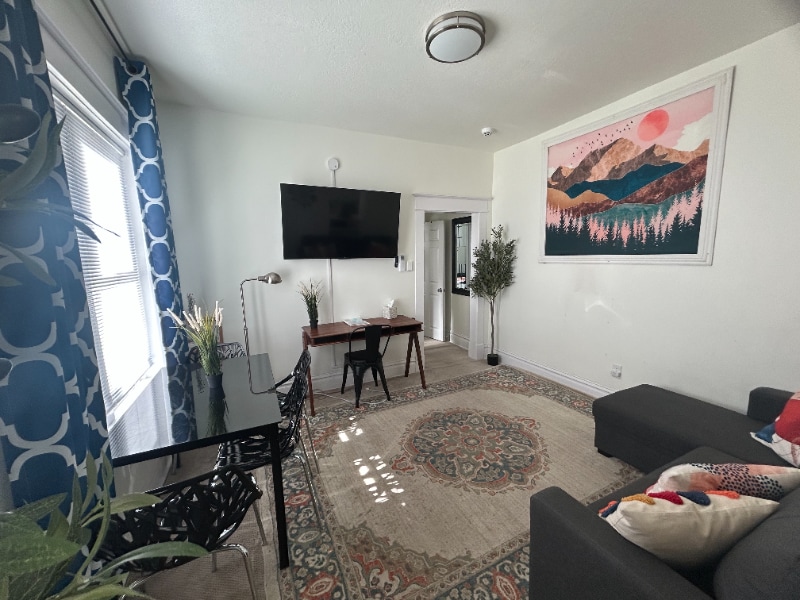 Building Photo - 859 S Grn St