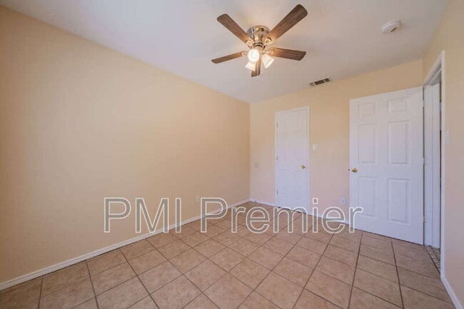 Building Photo - 1175 Meadows Dr