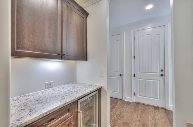Building Photo - 9141 Holstein Dr