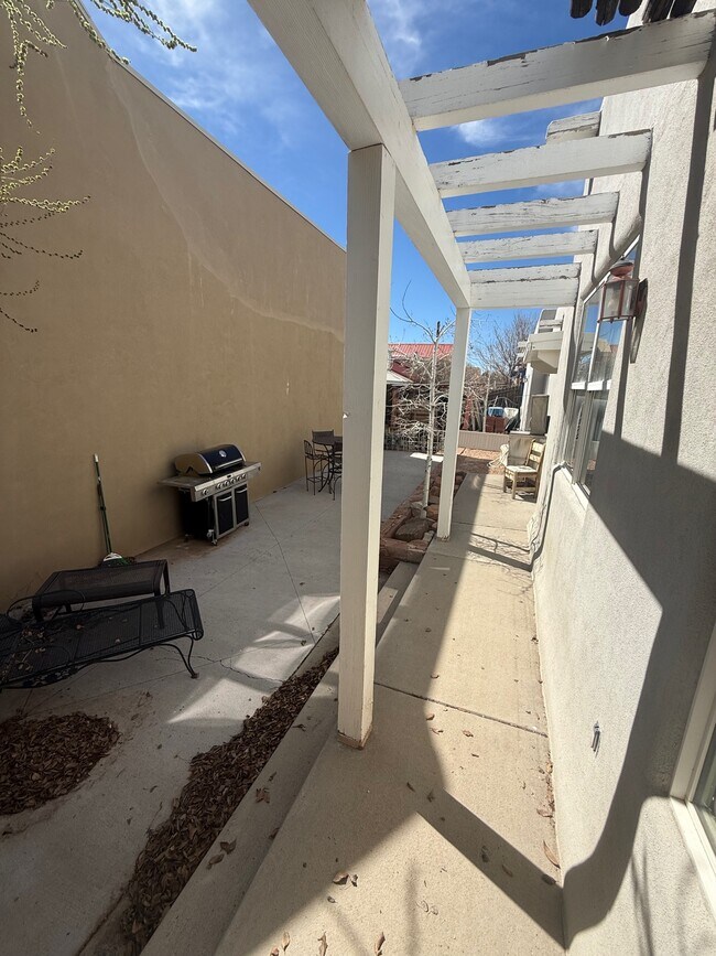 Building Photo - 6552 Cll Verde