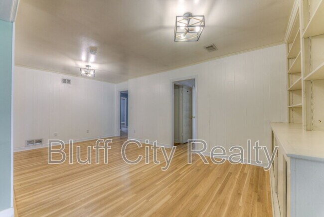 Building Photo - 4560 Boyce Rd