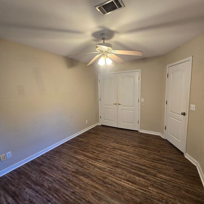 Building Photo - 2 Bedroom 1 Bath Condo Style Apartment