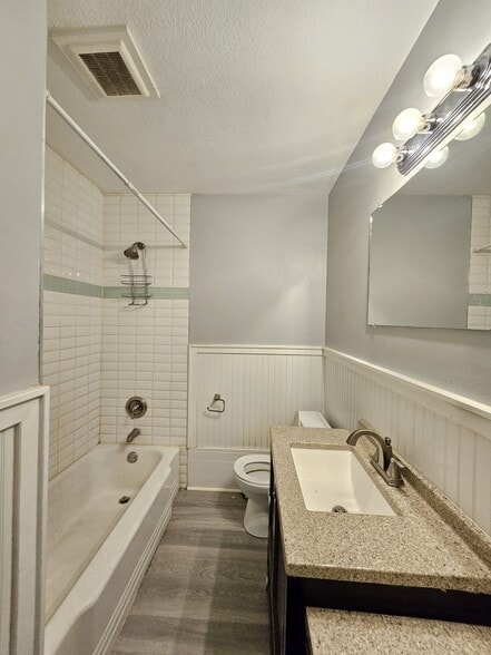 Building Photo - 3903 Oakshire Rd