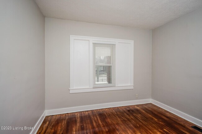 Building Photo - 1821 W Lee St