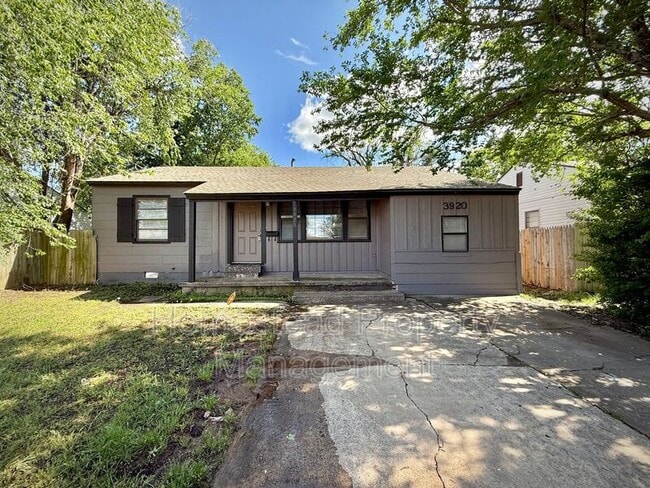 Building Photo - 3920 Thomas Ave