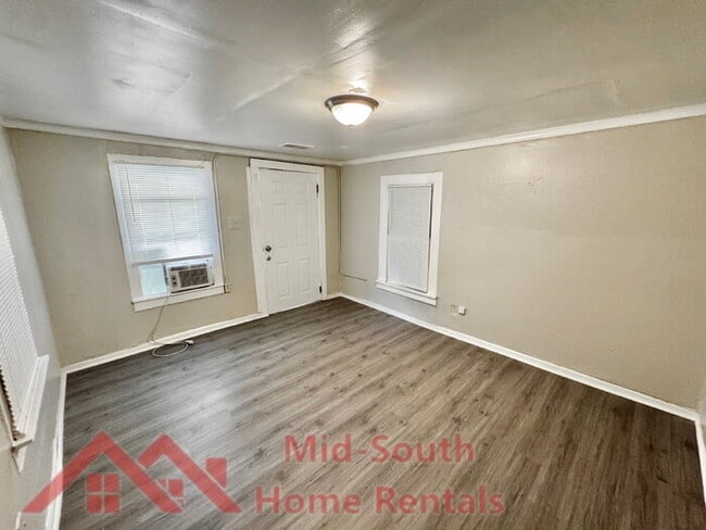 Building Photo - 1536 Brookins St