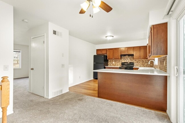 Building Photo - 1302 N Gammon Rd