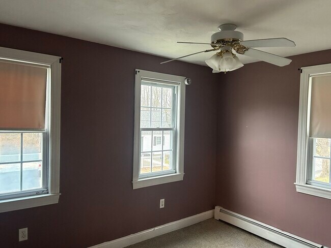 Building Photo - 31 Wellington St