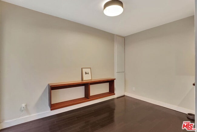 Building Photo - 1010 Palm Ave