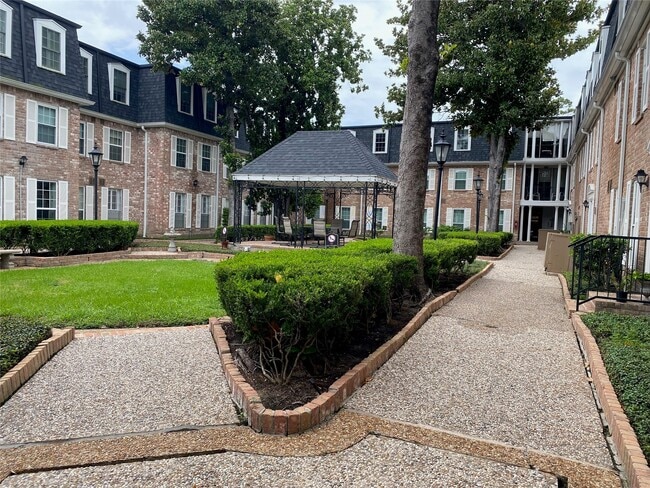 Building Photo - 351 N Post Oak Ln