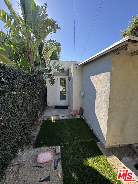 Building Photo - 446 N California St