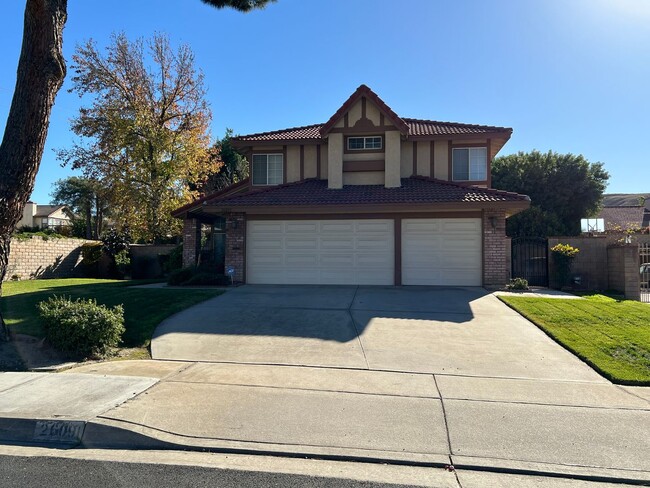 Building Photo - Beautiful Loma Linda 4bdrm 3 bath 2 story ...