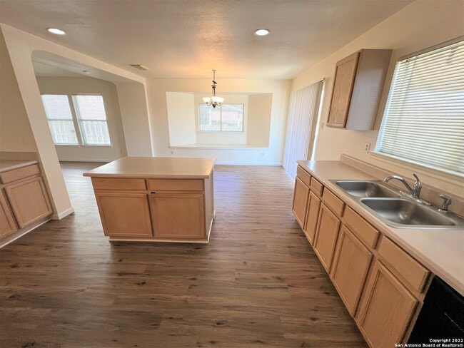 Building Photo - 8214 Chestnut Manor Dr