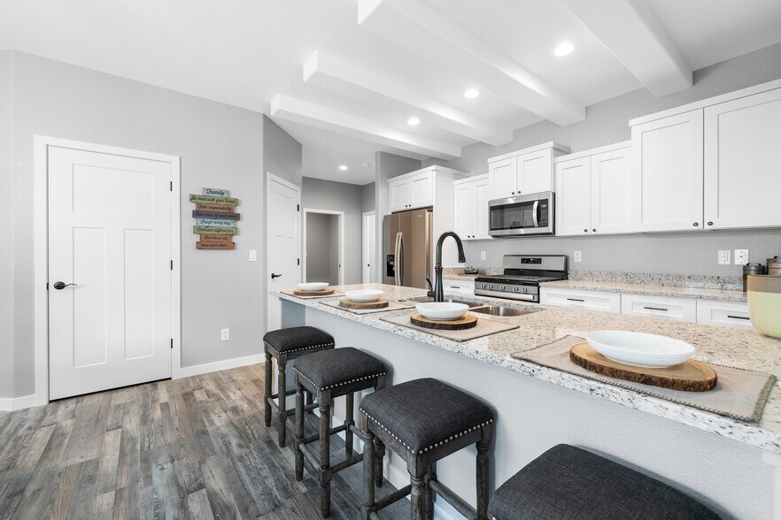 Building Photo - 1310 Daisy Dr