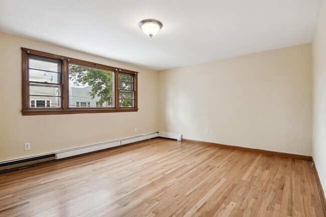 Building Photo - 350 Cator Ave